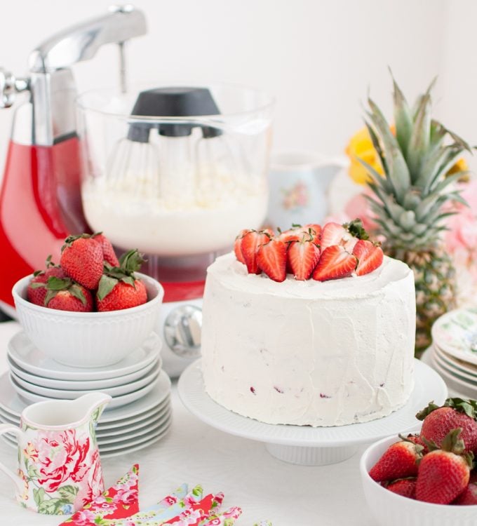 Gateau D Ete Tropical Aux Fraises Et A L Ananas Ankarsrum France