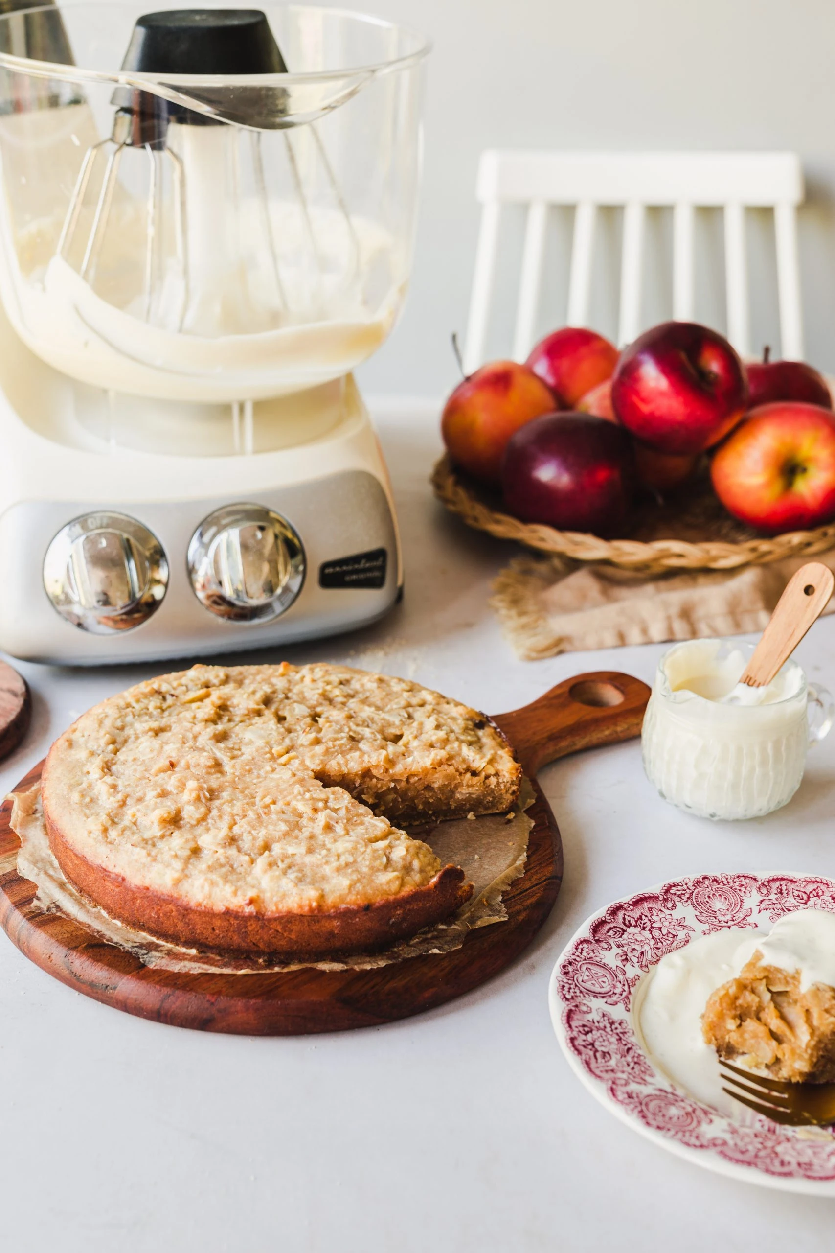 Apple and rooibos cake with fudge icing - Fresh Living