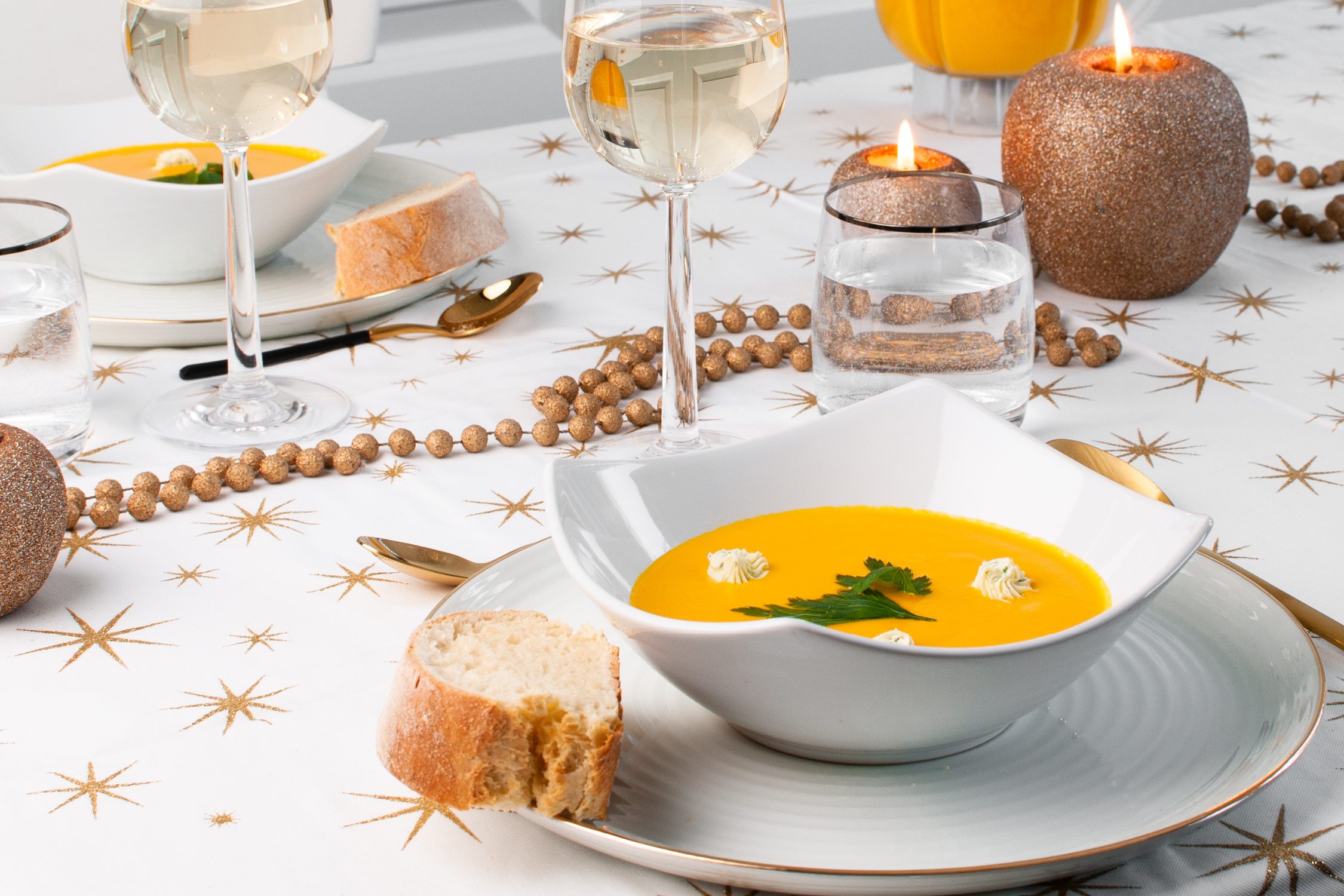 Scrumptious image of our creamy lobster soup – a festive main course that delights the senses, served alongside homemade bread.